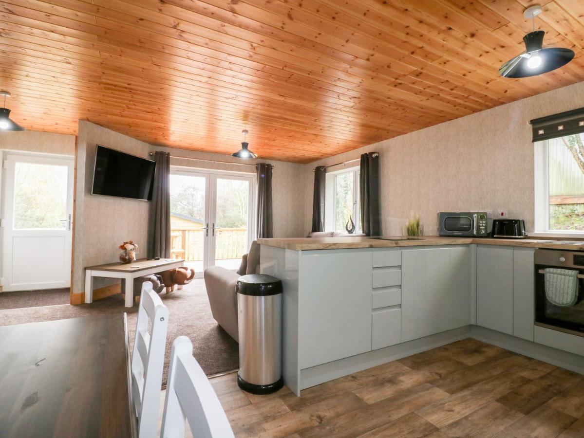 Lodge One Truro Bagian luar foto