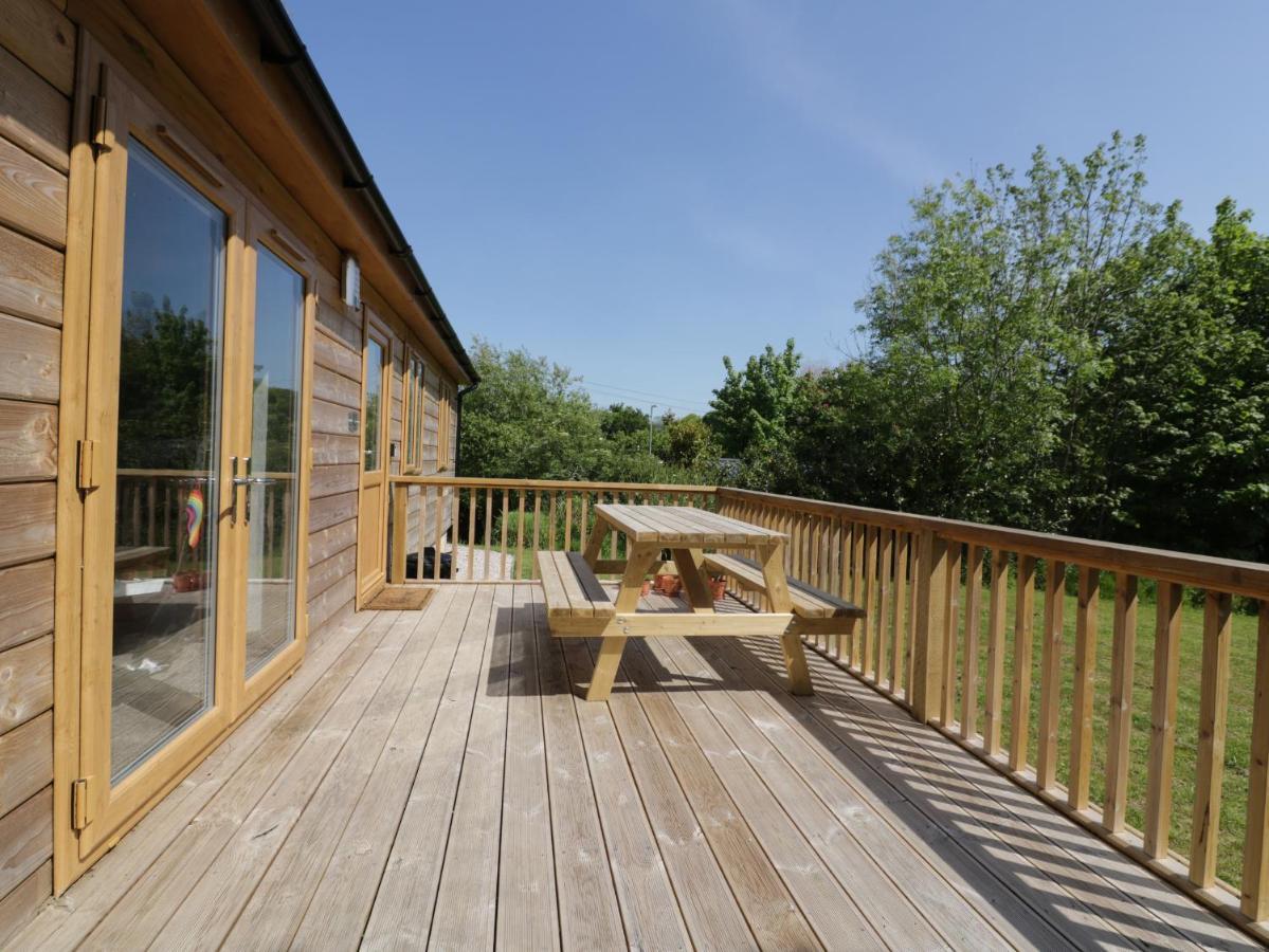 Lodge One Truro Bagian luar foto